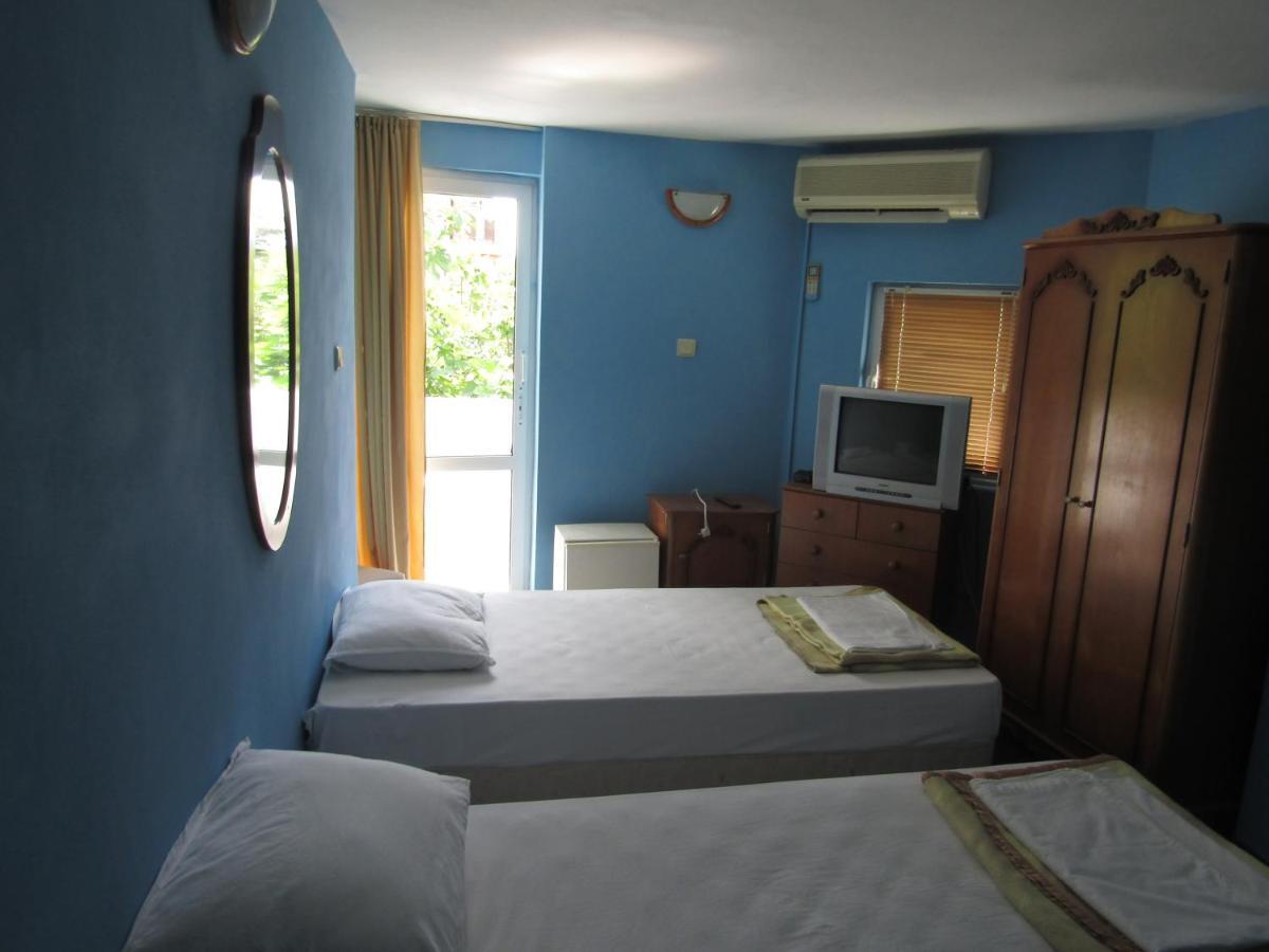 Hostel Papagal Varna Exterior photo