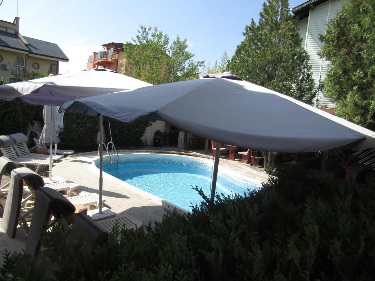 Hostel Papagal Varna Exterior photo