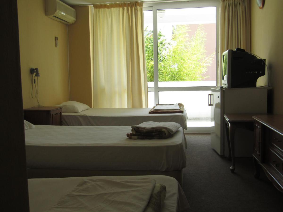 Hostel Papagal Varna Exterior photo