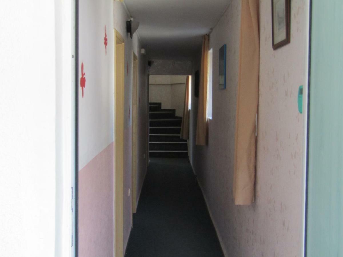 Hostel Papagal Varna Exterior photo