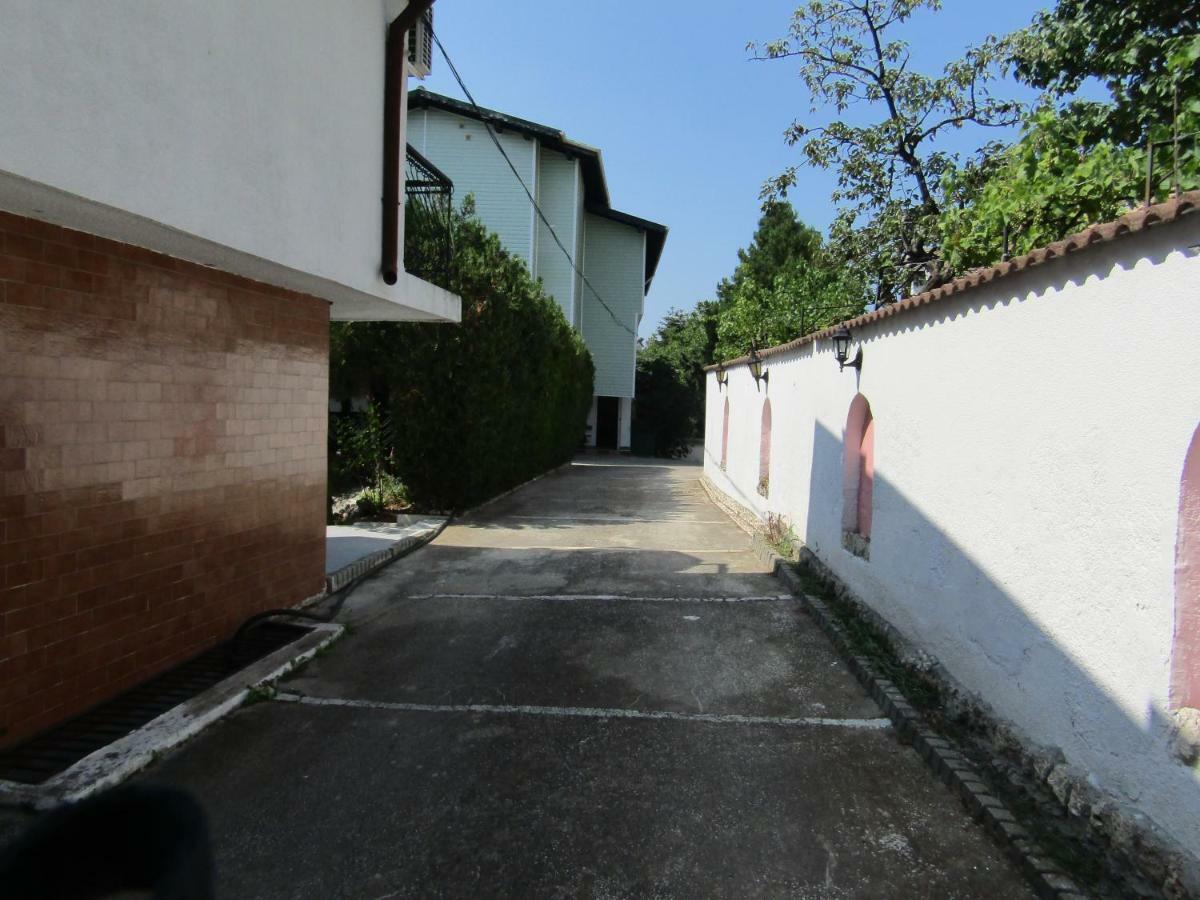 Hostel Papagal Varna Exterior photo